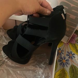 BCBG Platform heels shoes sz 7 Beautiful